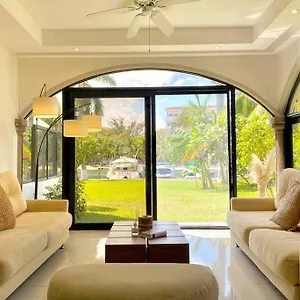  Villa Charming Lagoon Front By Casa Paraiso